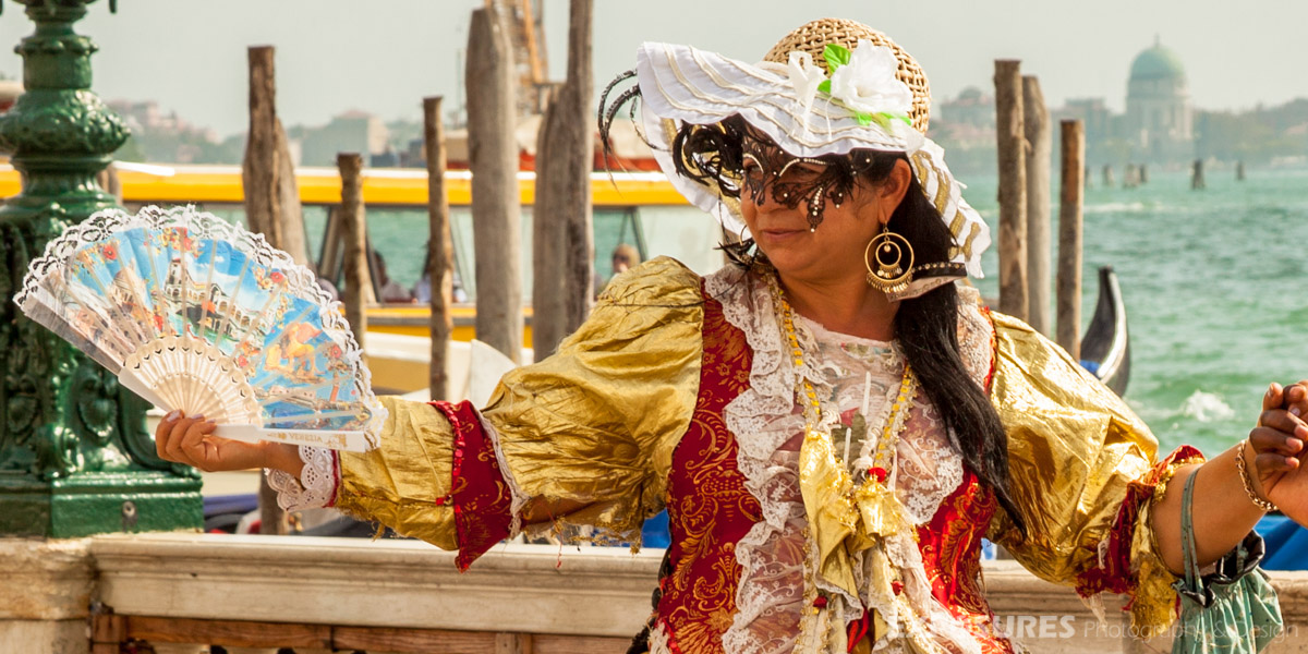Venetian women dressed in traditional costume - Venice